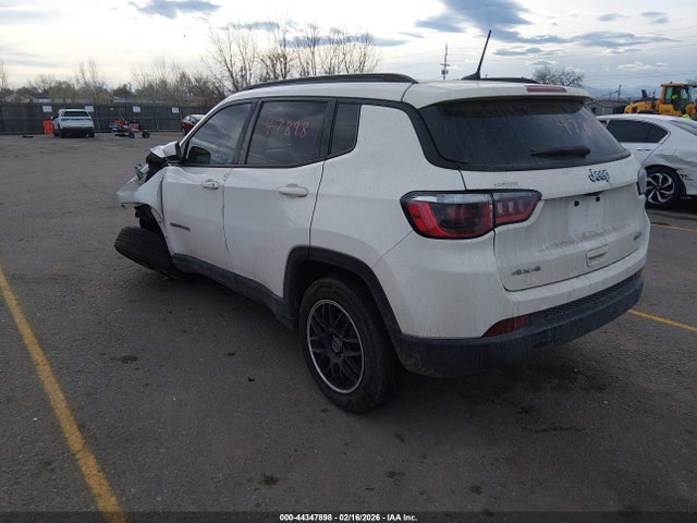 2018 JEEP COMPASS 3C4NJDBB4JT333430 Photo 2