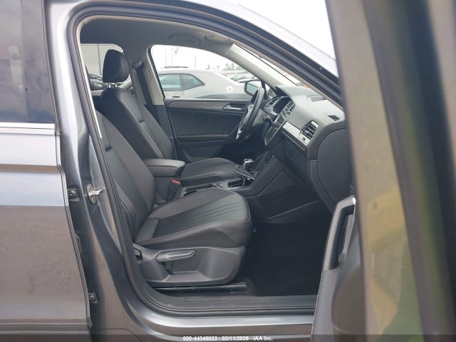 44348023 :رقم المزاد ، 3VV3B7AX4NM172789 vin ، 2022 Volkswagen Tiguan 2.0t Se مزاد بيع