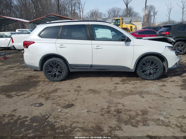 Продаж на аукціоні авто 2018 Mitsubishi Outlander Le, vin: JA4AZ3A38JZ033050, номер лоту: 44348114