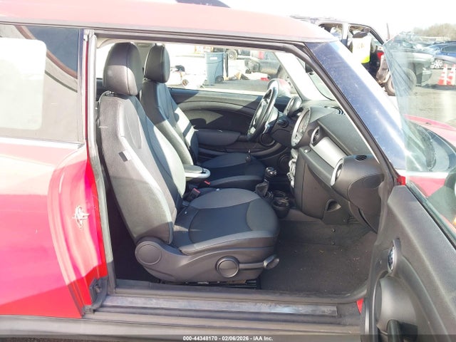 2009 MINI COOPER CLUBMAN WMWML33549TN68925 Photo 4