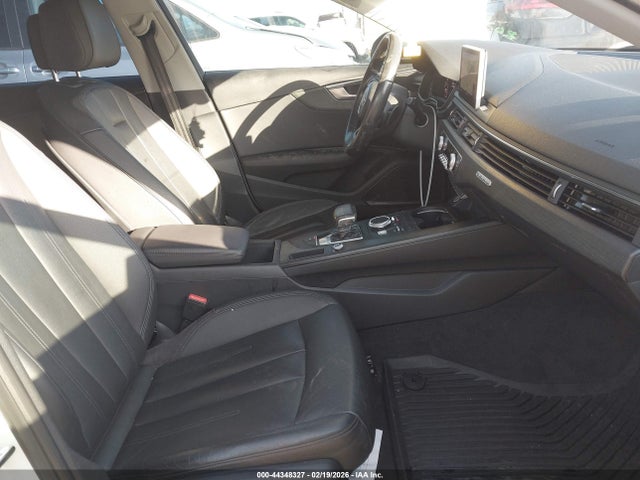 2017 AUDI A4 WAUENAF45HN022630 Photo 4