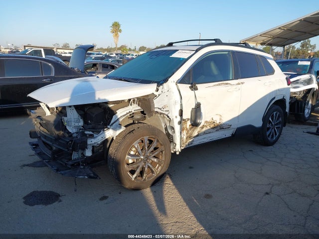Toyota Corolla Cross Xle 2023 7MUDAAAG6PV056263 Image 2