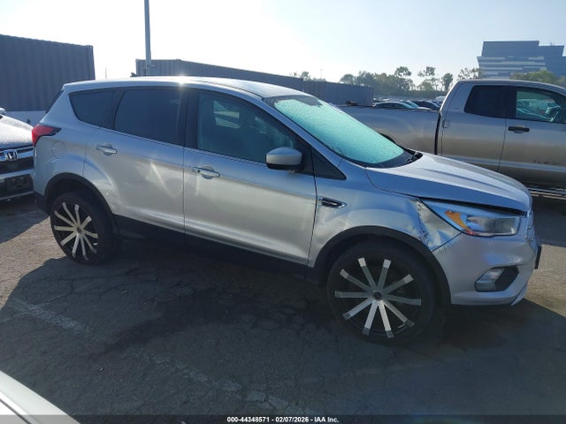 1FMCU0GD4KUB71111 Ford ESCAPE SE