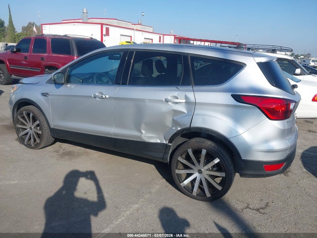 1FMCU0GD4KUB71111 Ford ESCAPE SE