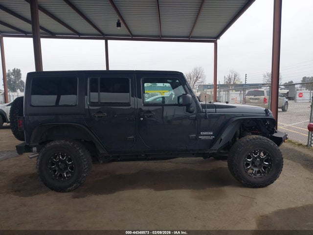 1C4BJWDG6HL511206 Jeep Wrangler Unlimited Sport 4x4