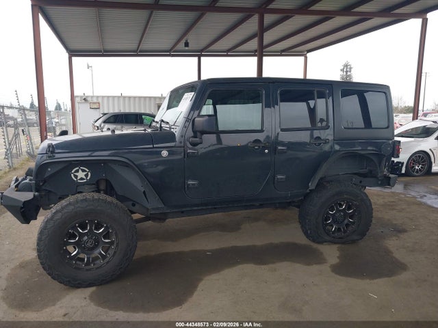 1C4BJWDG6HL511206 Jeep Wrangler Unlimited Sport 4x4