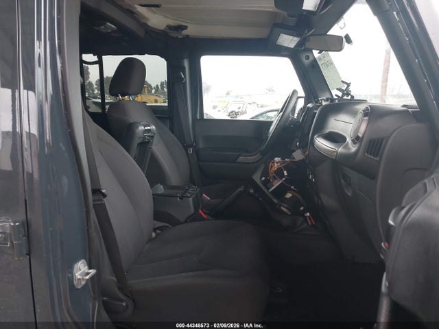 1C4BJWDG6HL511206 Jeep Wrangler Unlimited Sport 4x4