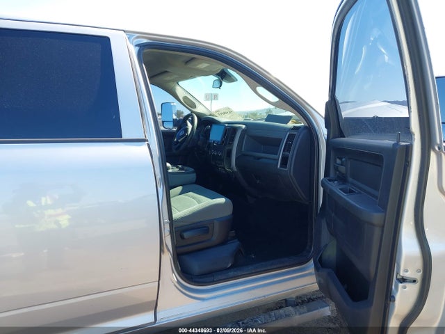 3C6UR5CL0HG771874 RAM 2500 Tradesman 4x4 6&#039;4 Box