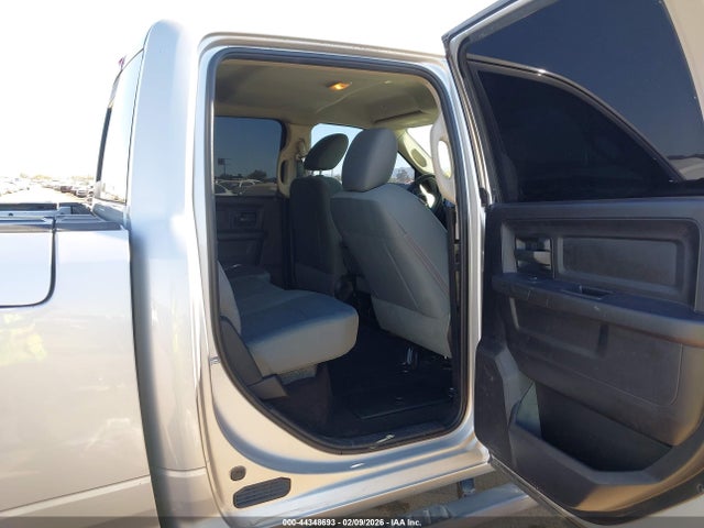 3C6UR5CL0HG771874 RAM 2500 Tradesman 4x4 6&#039;4 Box