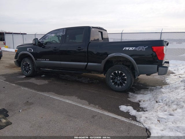 2017 NISSAN TITAN XD 1N6BA1F40HN543673 Photo 2