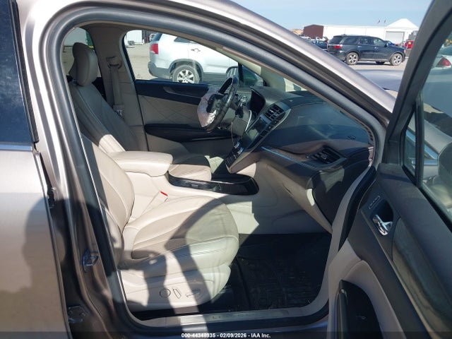 2019 LINCOLN MKC 5LMCJ3C95KUL02975 Photo 4
