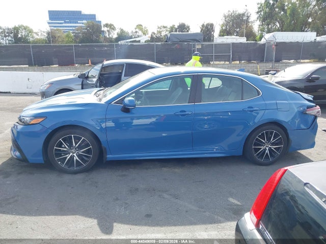 4T1G31AKXRU070120 Toyota Camry Hybrid Se