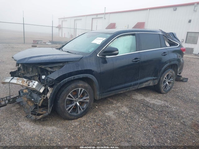 Toyota Highlander Le 2019 5TDZZRFH8KS299557 Image 2
