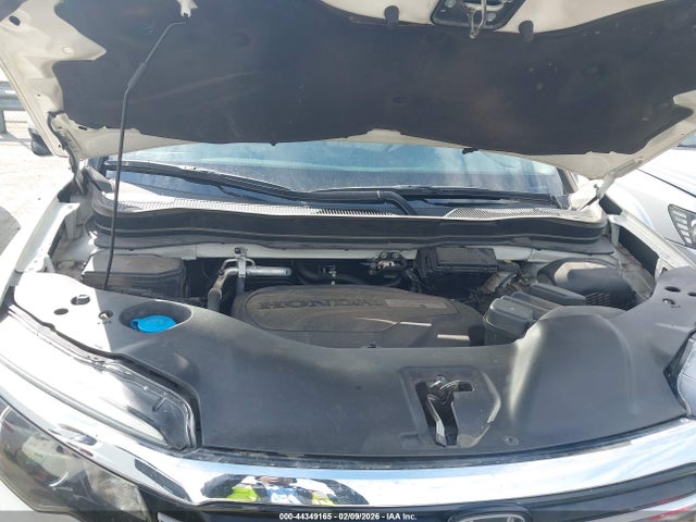 44349165 :رقم المزاد ، 5FNYF5H93HB037901 vin ، 2017 Honda Pilot Touring مزاد بيع