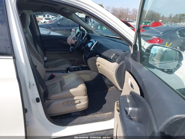 44349165 :رقم المزاد ، 5FNYF5H93HB037901 vin ، 2017 Honda Pilot Touring مزاد بيع