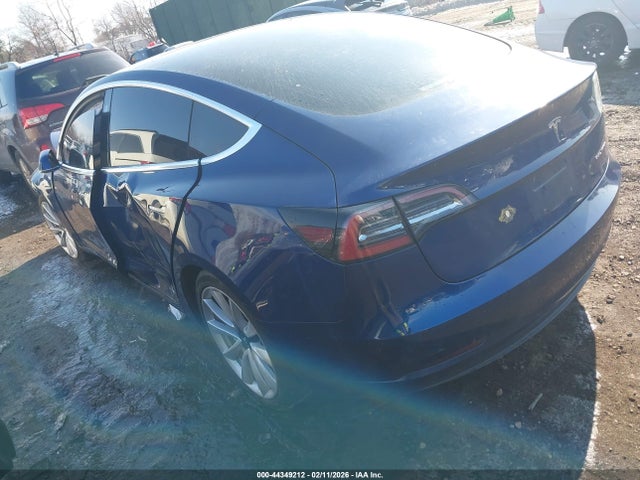 2018 TESLA MODEL 3 5YJ3E1EB1JF133979 Photo 2