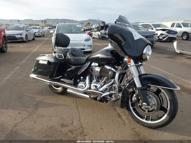 2011 HARLEY-DAVIDSON FLHX 1HD1KB415BB677032