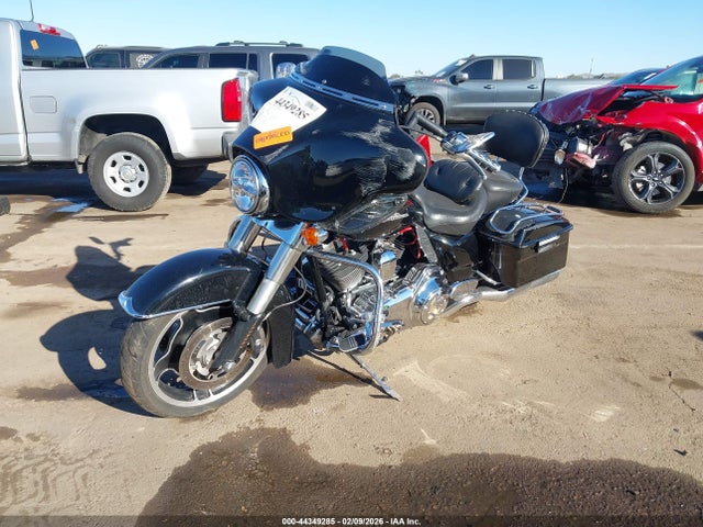 2011 HARLEY-DAVIDSON FLHX 1HD1KB415BB677032 Photo 1