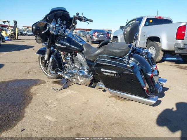2011 HARLEY-DAVIDSON FLHX 1HD1KB415BB677032 Photo 2