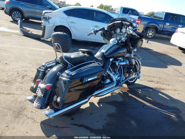 2011 HARLEY-DAVIDSON FLHX 1HD1KB415BB677032 Photo 3