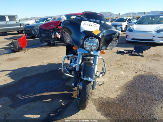 2011 HARLEY-DAVIDSON FLHX 1HD1KB415BB677032 Photo 4