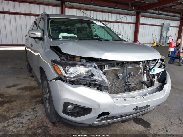 5N1DR2MN3HC685707 Nissan Pathfinder Sv