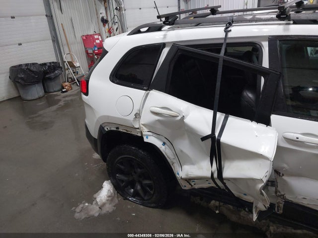 1C4PJMBXXJD582406 Jeep Cherokee Trailhawk 4x4