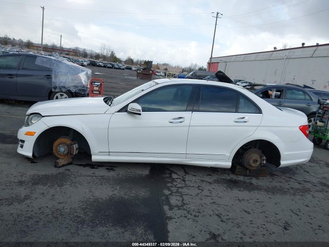 44349337 :رقم المزاد ، WDDGF4HB8DA800707 vin ، 2013 Mercedes-benz C 250 Sport مزاد بيع