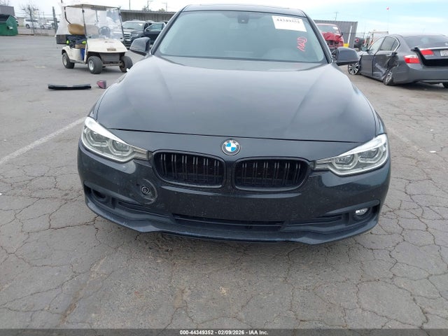 BMW 320i Xdrive 2018 WBA8A3C54JA494476 Image 13