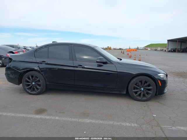 BMW 320i Xdrive 2018 WBA8A3C54JA494476 Image 14