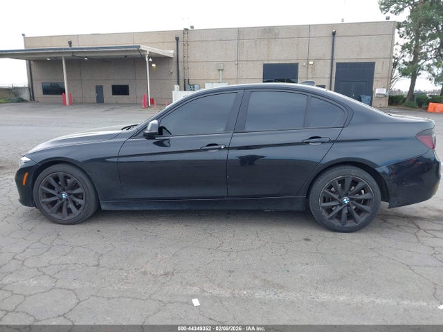 BMW 320i Xdrive 2018 WBA8A3C54JA494476 Image 15