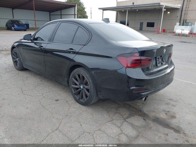 BMW 320i Xdrive 2018 WBA8A3C54JA494476 Image 3