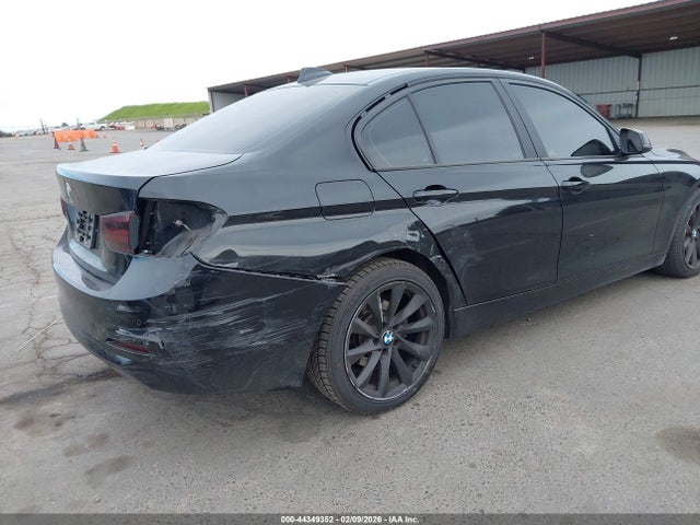 BMW 320i Xdrive 2018 WBA8A3C54JA494476 Image 6