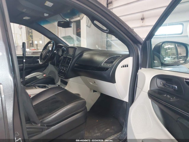 2017 Dodge Grand Caravan Sxt მანქანა იყიდება აუქციონზე, vin: 2C4RDGCG2HR599840, აუქციონის ნომერი: 44349472