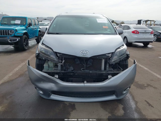 5TDXK3DC2FS585328 Toyota Sienna Se 8 Passenger