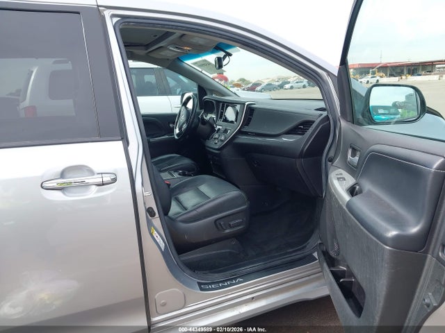 5TDXK3DC2FS585328 Toyota Sienna Se 8 Passenger