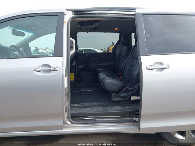 5TDXK3DC2FS585328 Toyota Sienna Se 8 Passenger