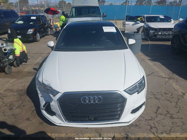 Audi A3 2.0t Premium/2.0t Tech Premium 2018 WAUAUGFF2J1033099 Image 11