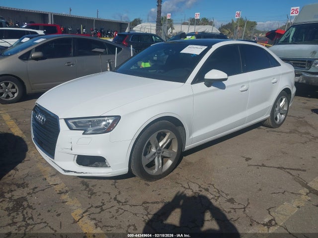 Audi A3 2.0t Premium/2.0t Tech Premium 2018 WAUAUGFF2J1033099 Image 2
