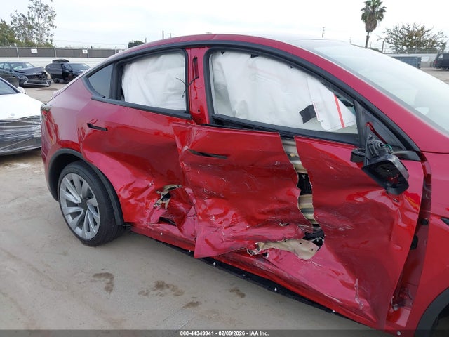 2026 TESLA MODEL Y 7SAYGDEE0TF439587 Photo 5