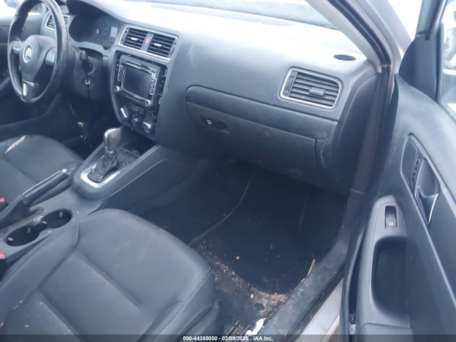 44350050 :رقم المزاد ، 3VWDX7AJ5BM354705 vin ، 2011 Volkswagen Jetta 2.5l Se مزاد بيع