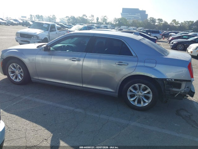 Chrysler 300 Limited 2015 2C3CCAAG3FH891660 Image 15