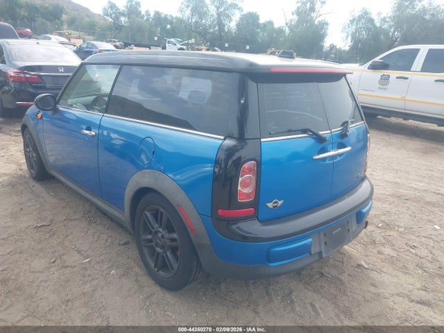 2011 MINI COOPER CLUBMAN WMWZF3C55BT188639 Photo 2