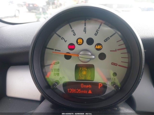 2011 MINI COOPER CLUBMAN WMWZF3C55BT188639 Photo 6