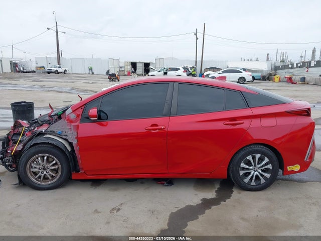 JTDKAMFP6N3198302 Toyota Prius Prime Xle