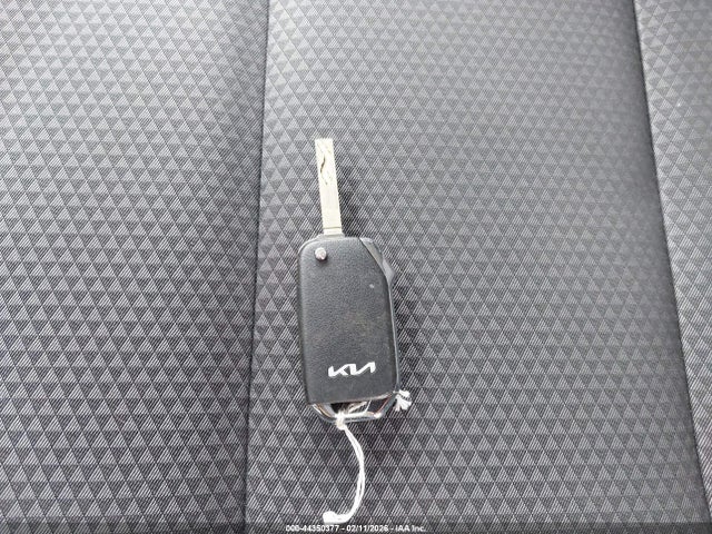 KNDJ23AU8S7255085 KIA SOUL LX