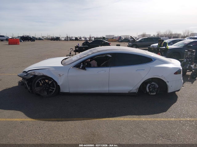 44350560 :رقم المزاد ، 5YJSA1E2XFF117939 vin ، 2015 Tesla Model S 70d/85d/p85d مزاد بيع