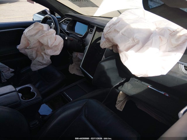44350560 :رقم المزاد ، 5YJSA1E2XFF117939 vin ، 2015 Tesla Model S 70d/85d/p85d مزاد بيع