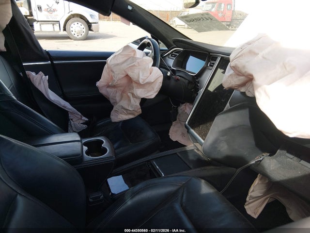 44350560 :رقم المزاد ، 5YJSA1E2XFF117939 vin ، 2015 Tesla Model S 70d/85d/p85d مزاد بيع