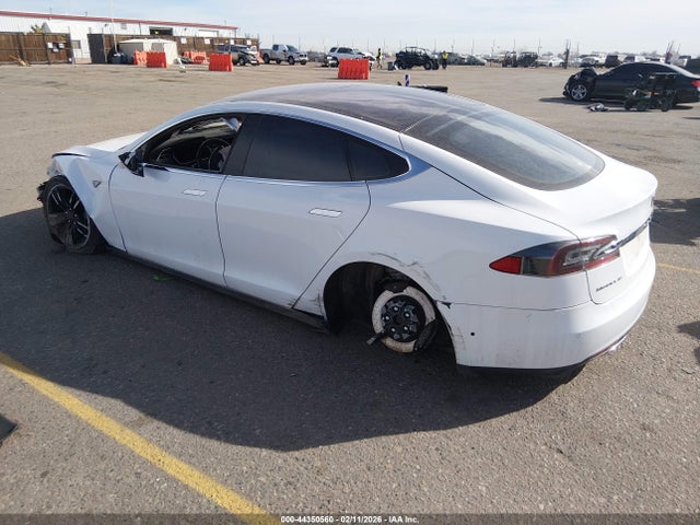 2015 TESLA MODEL S 5YJSA1E2XFF117939 Photo 2
